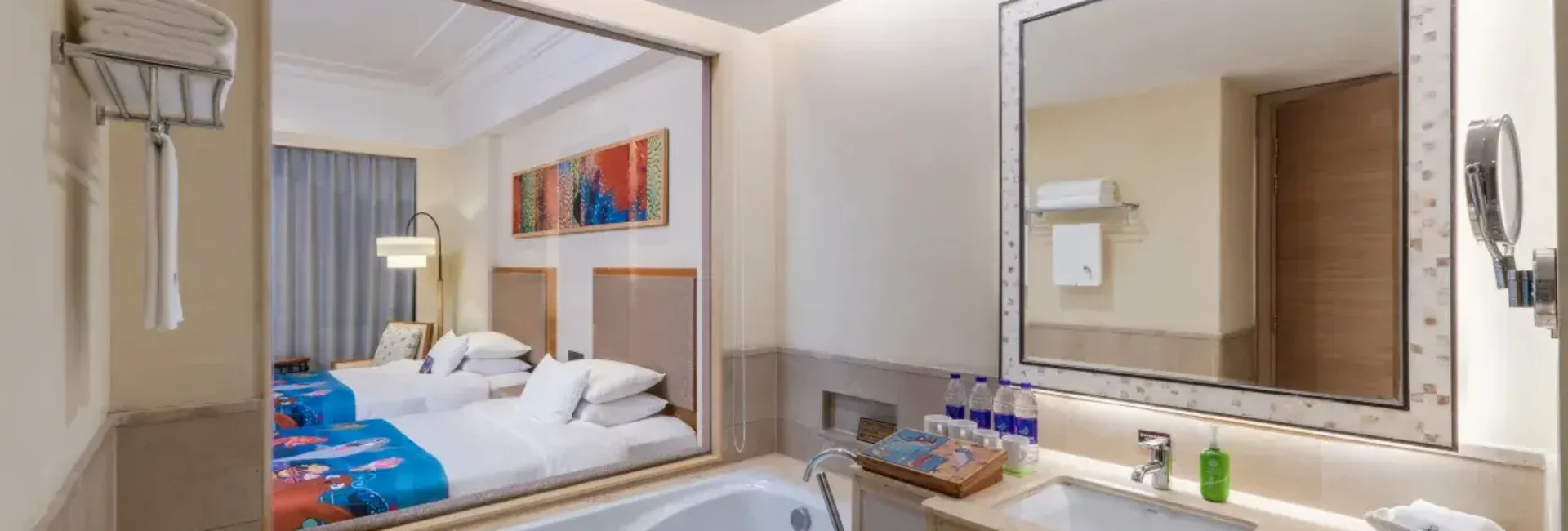 Superior Castle Garden Room-Twin Bed