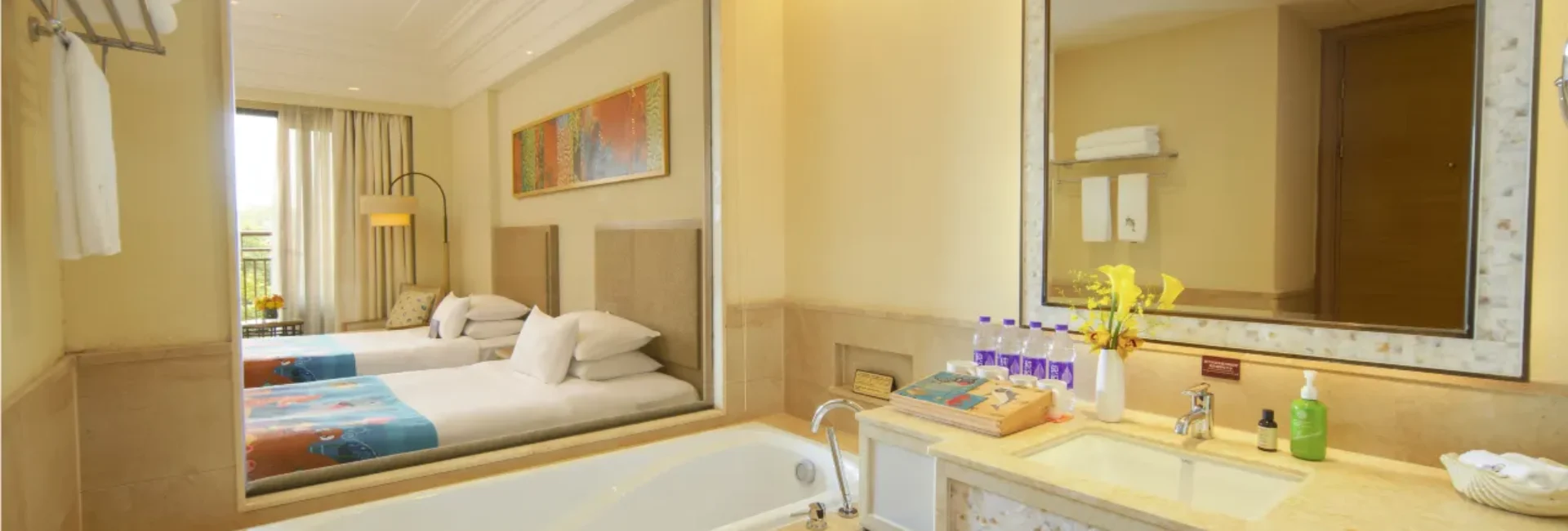 Superior Castle Garden Room-Twin Bed